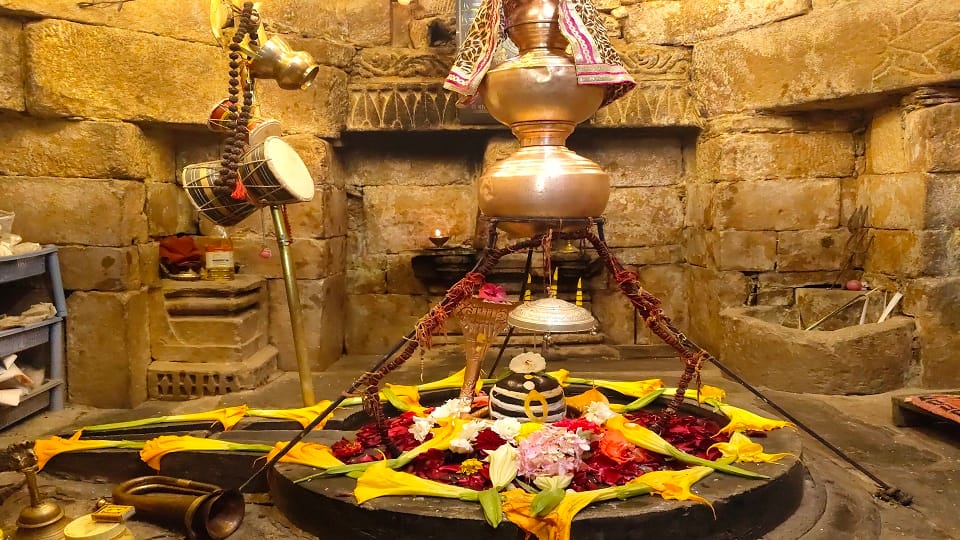 Dream Astrology Seeing a Shivling in Your Sleep Know the Spiritual Message  as per the Brahma Vaivarta Purana