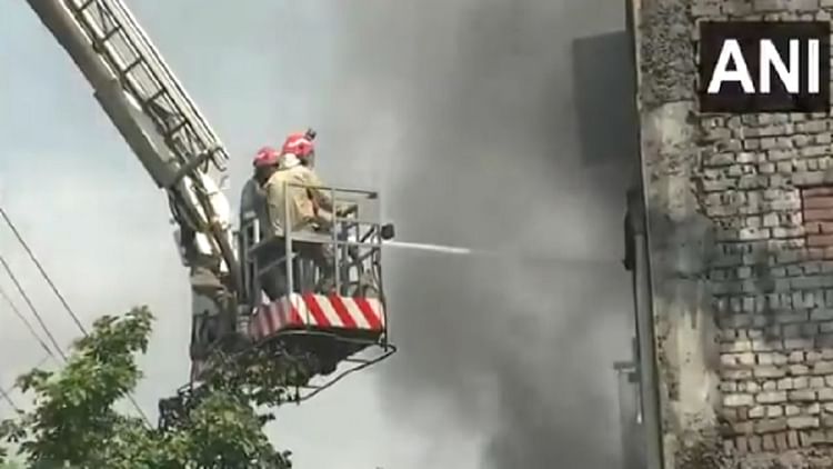 Fire Broke Out In A Factory In Bawana – Amar Ujala Hindi News Live