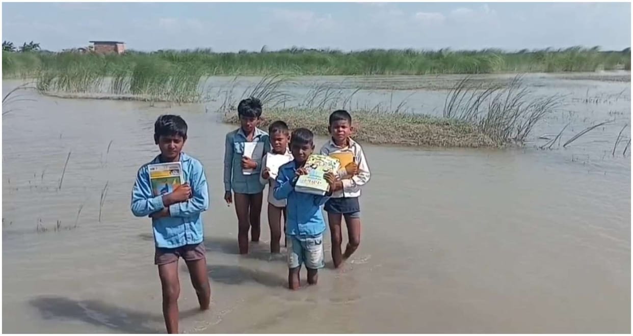 Bihar News: Gandak river wreaks havoc, three villages cut off from communication; going to school becomes risk