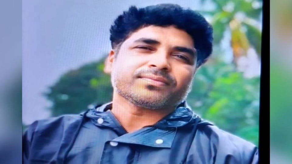 Bijnor: Troubled by debt burden, wood contractor commits suicide, wife and three daughters keep crying