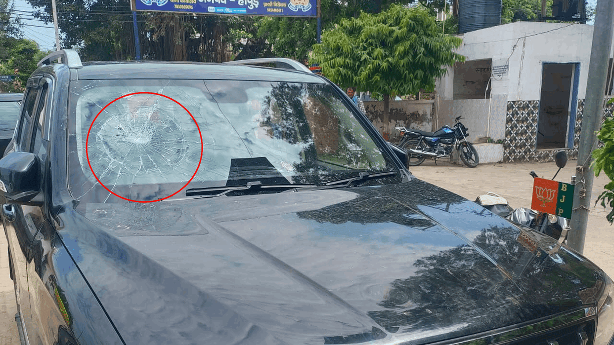Villagers got angry when couple riding bike got injured after being hit by dumper