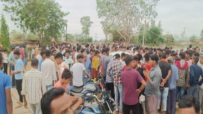 हादसे से नाराज लोगों ने किया चक्काजाम