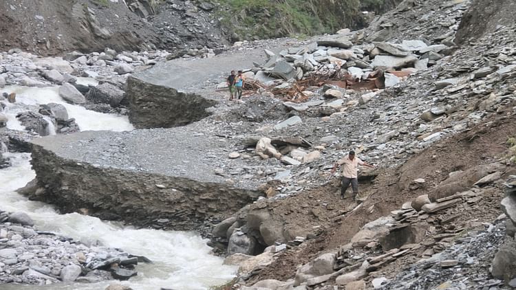 Himachal Cloudburst: बादल फटने से आई बाढ़ में अब तक सात की माैत, मनूणी खड्ड में एक और शव मिला