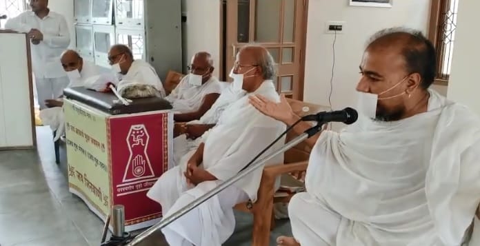Kanpur Grand Mangal Pravesh of Jain saints in Anandpuri woman gave musical welcome cultural programs also held