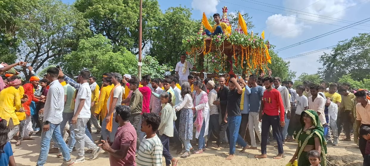Kanpur Lord Jagannaths Rath Yatra took place with great pomp eight tableaux became the center of attraction