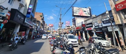Kanpur Be it clothes or vehicle businessmen are worried due to slowing down of sales this could be recession