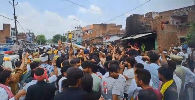 Etawah Chaos over indecency with storytellers police arrested 19 people 13 bikes and a car with SP flag seized