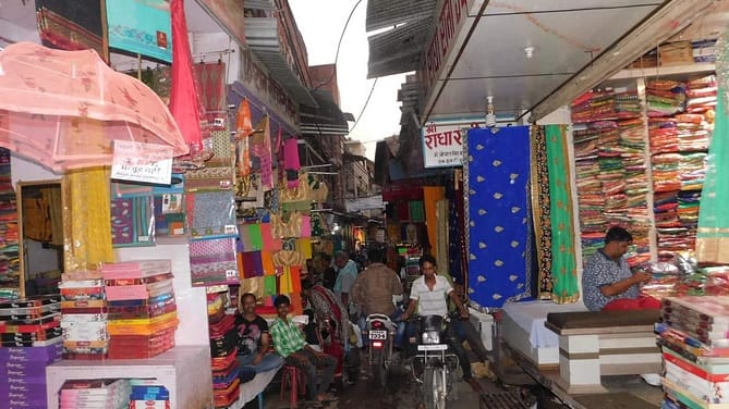Kanpur Be it clothes or vehicle businessmen are worried due to slowing down of sales this could be recession