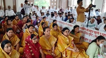 Kanpur Grand Mangal Pravesh of Jain saints in Anandpuri woman gave musical welcome cultural programs also held
