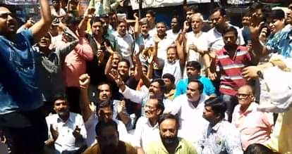 Kanpur Jagannath Yatra Uproar over police misbehavior with Mahant people sitting on dharna