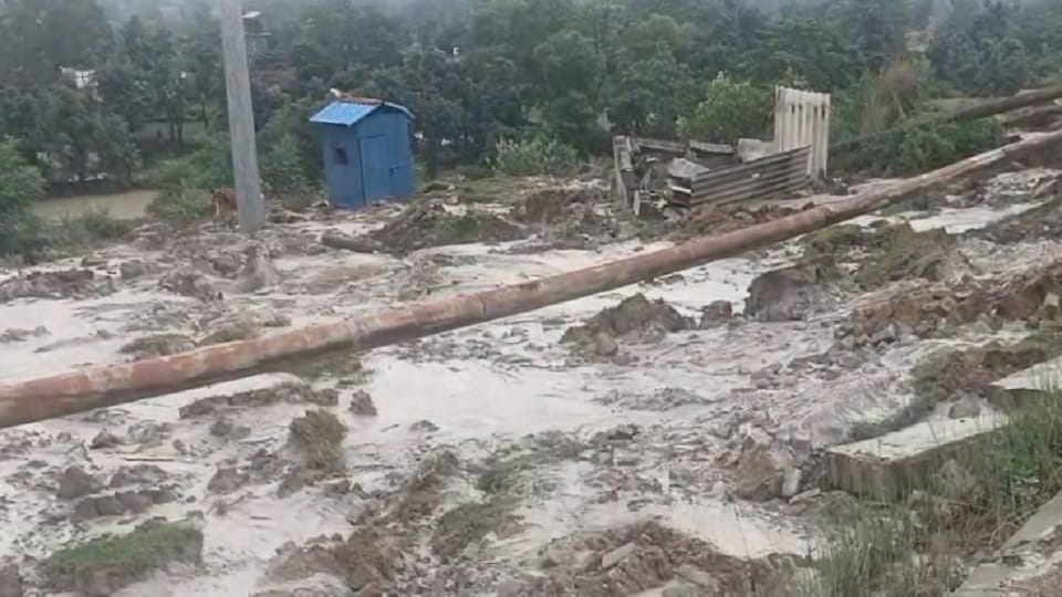 There was a stir in Korba due to breaking of the ash dam of power companies