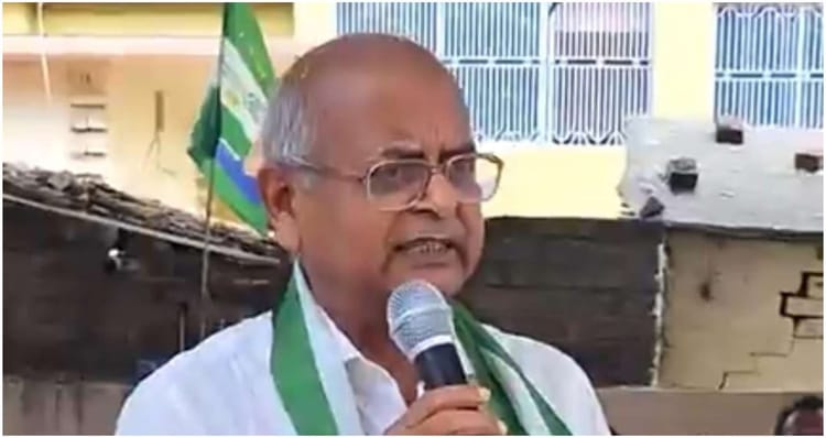 Bihar: लोक अभियोजक ने तोड़ा कानून, जदयू का पट्टा पहनकर मंच से की पार्टी की तारीफ