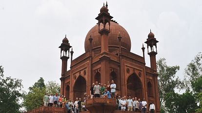 UP: कौन थे फौज-ए-हिंद के कमांडर हेसिंग, बनवाया था लाल ताजमहल...उनके मकबरे पर डच सैनिकों ने झुकाया सिर Who was Commander Hesing of Fauj-e-Hind at whose grave Dutch soldiers bowed their heads