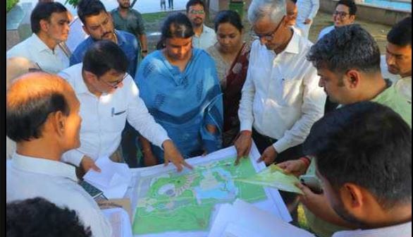 Entertainment hub toy train and amphitheater will be built at Agra Chowpatty Divisional Commissioner inspected