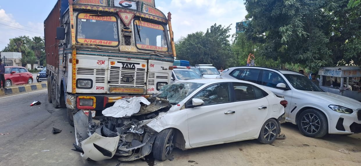 Meerut: Truck Rams Car Trying to Avoid Roadways Bus on Bypass, Airbags Save Driver