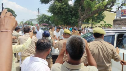 Gangoh: Police Prevent Mahapanchayat Called by BJP Leader Komal Gurjar, Crowd Gathers at SP Leaders House
