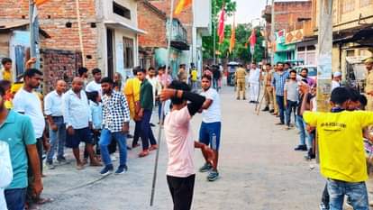 Rath Yatra on lines of Jagannathpuri Mahaveeri flag procession two thousand youths showed devotion
