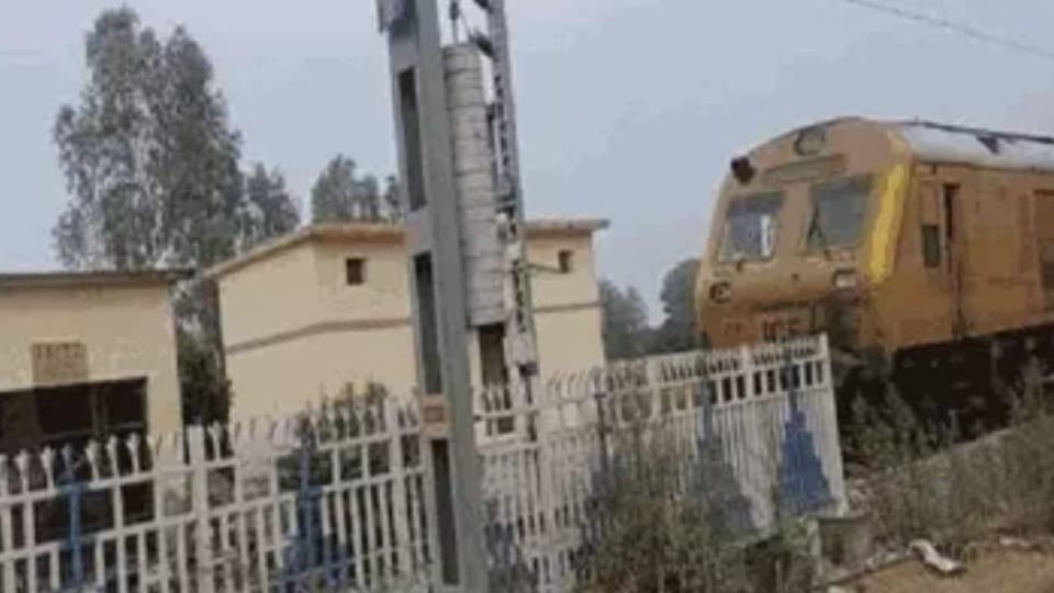 Train came while gate was open train stopped gateman was found sleeping in Jalandhar