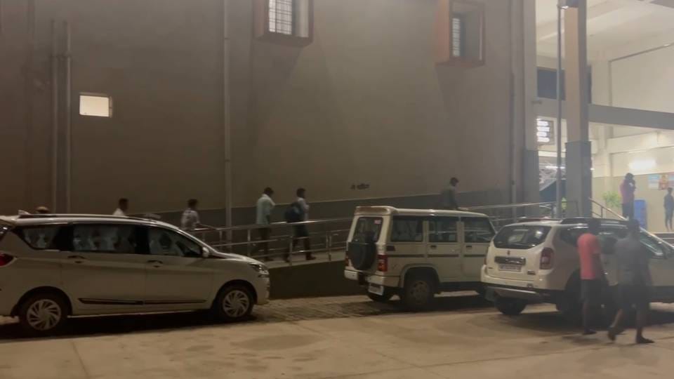 CBI caught three people including RPF inspector and head constable red handed taking bribe In Ambedkar Nagar