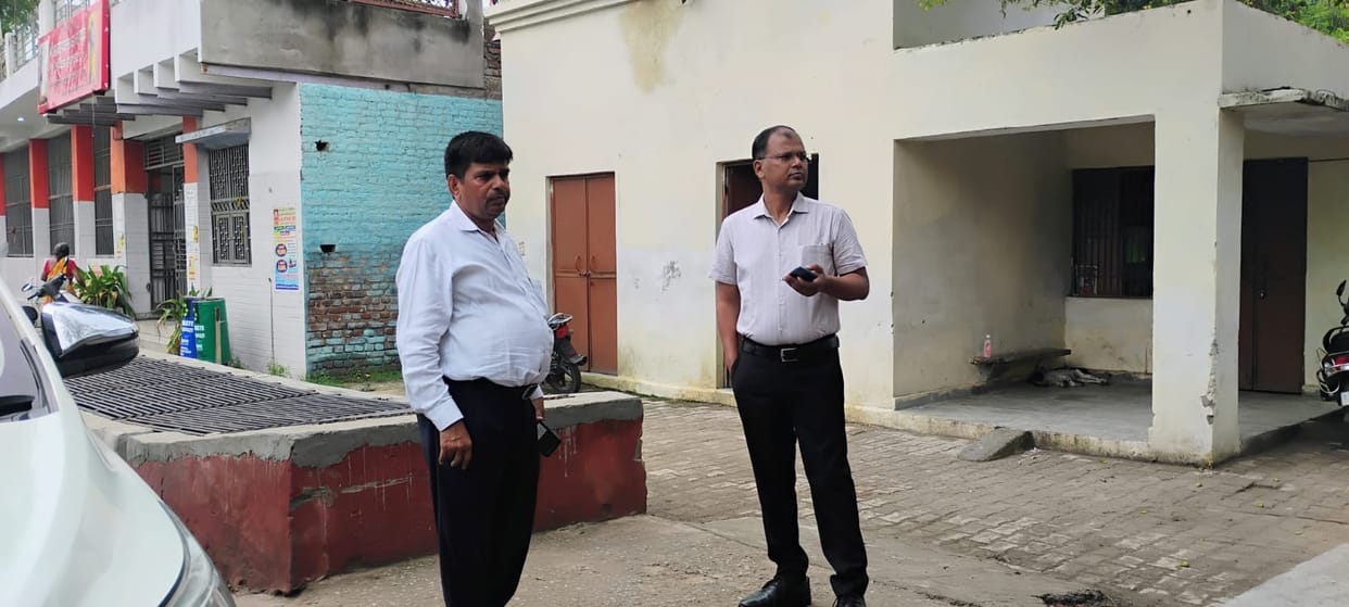 city health officer of Agra Municipal Corporation committed a major fraud in the cleaning of drains