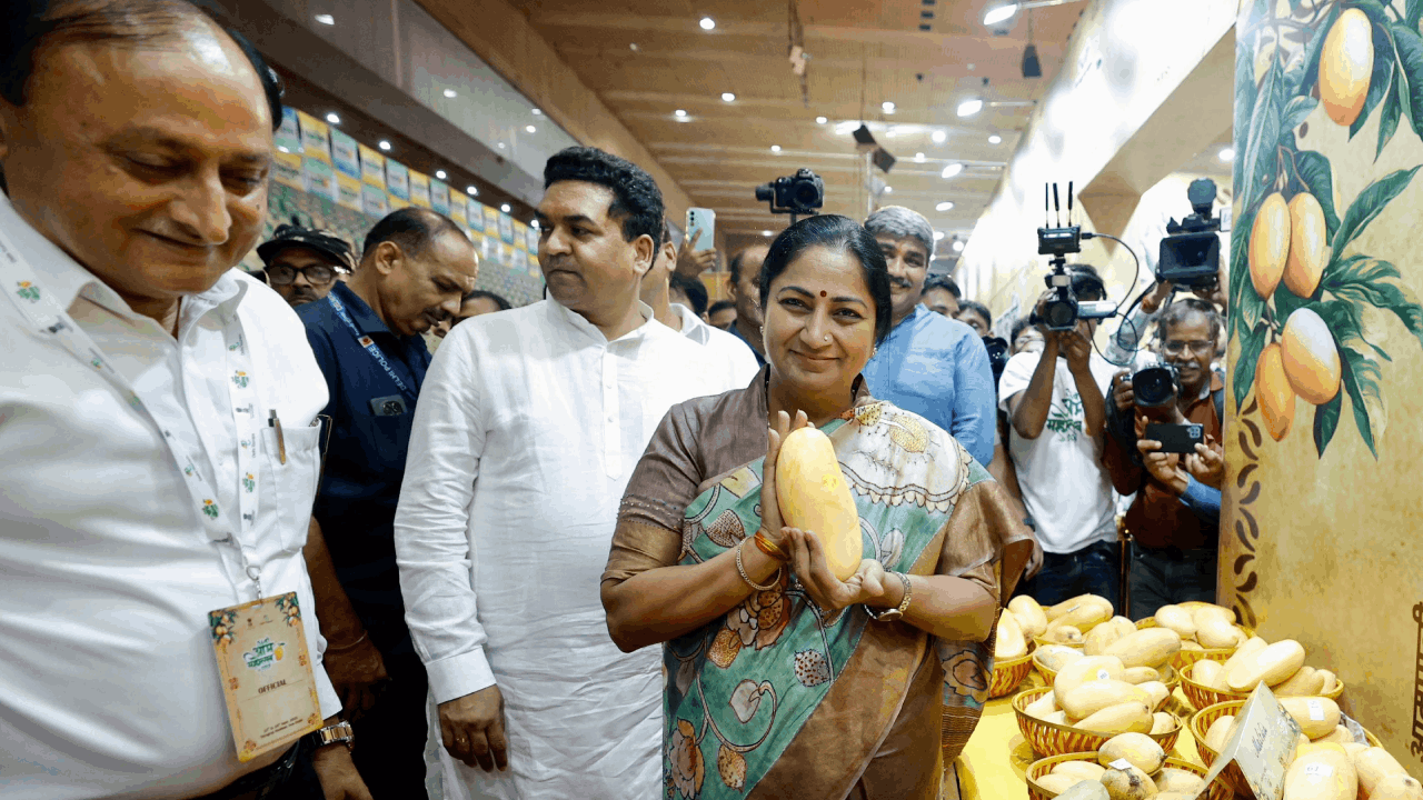 CM Rekha inaugurated 34th Mango Festival at Thyagaraj Stadium