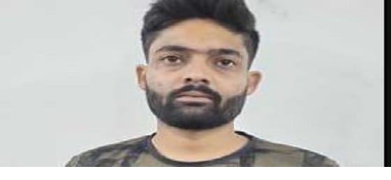Father had a government job himself was a supervisor in a shoe factory robbed a woman's purse on way