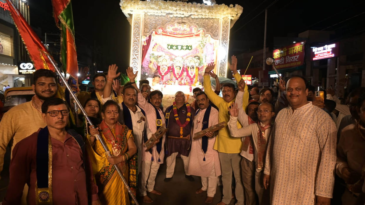 Kanpur: Lord Jagannath came out to give darshan to the devotees