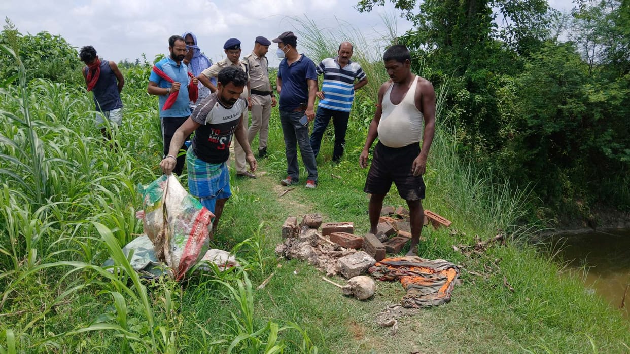 Bihar News : Skeleton of a girl found in sack love affair murder case Honour killing khagaria bihar police