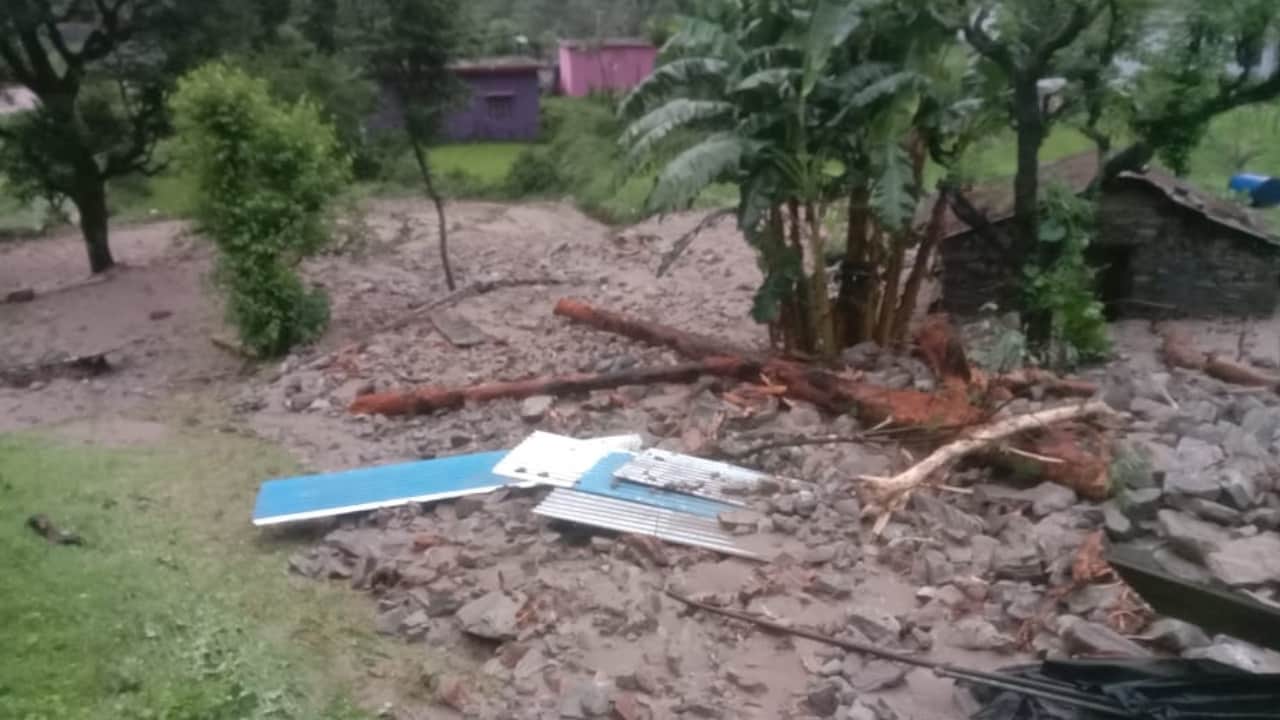 Heavy rain in Uttarakhand vehicles stuck in debris on Badrinath Highway cattle died due to debris Chamoli rain