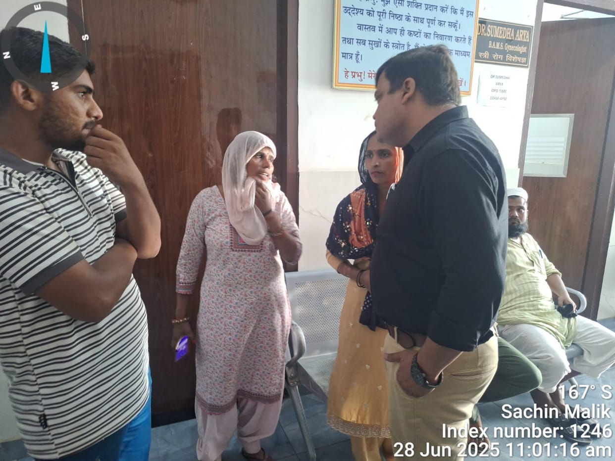 Baghpat: ASHA worker caught delivering baby in private hospital, CHC superintendent takes action