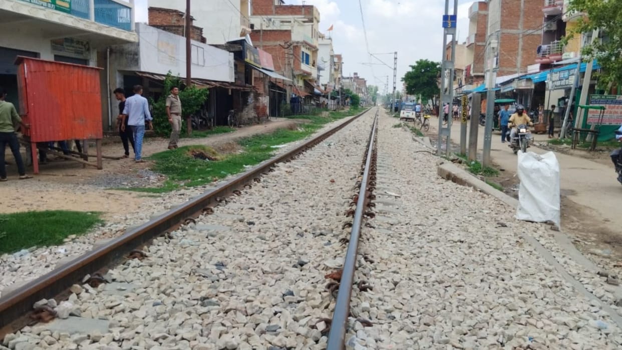 Railway track vacated in Ghazipur Railway administration in action regarding encroachment