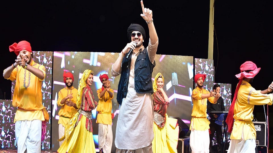 Aligarh danced to the songs of Singer Aman Jaji-UK Haryanvi