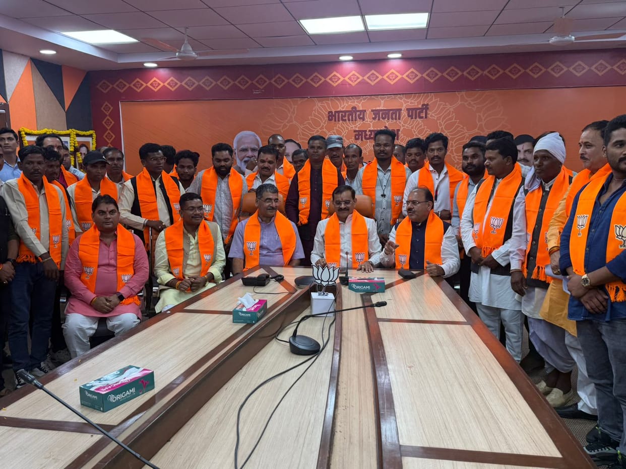 MP News: State Secretary of Jais Party Rajesh Kumar Sarthia and public representatives joined BJP
