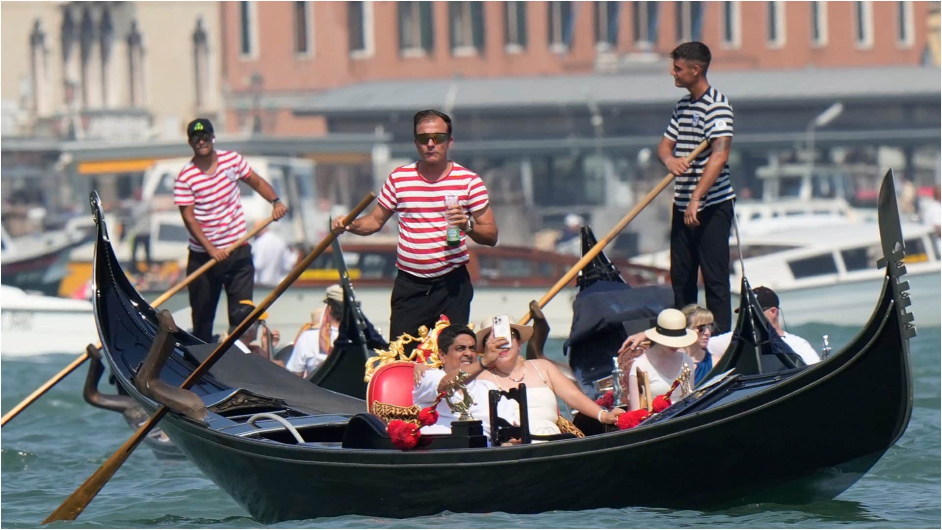 Jeff Bezos Wedding: Spends 450 Crore on Royal Feast for 250 Guests with Lauren Sanchez