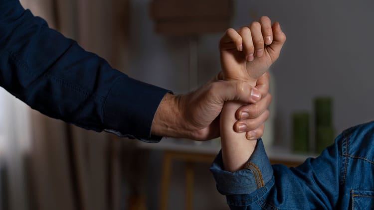 Bihar News: तलाकशुदा महिला के छह साल के बेटे के साथ पड़ोसी ने किया गंदा काम, जानें पूरा मामला