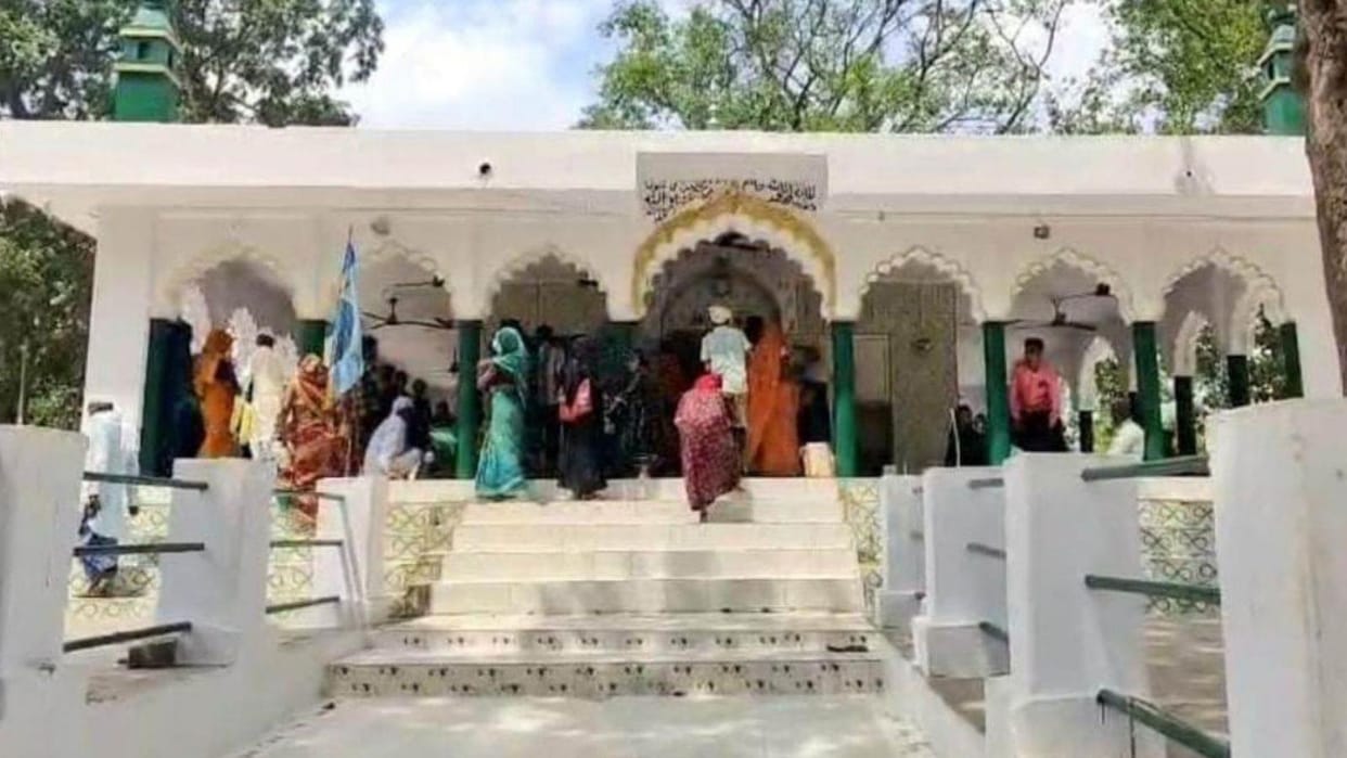 UP: The matter of demolition of Lakkad Shah Mazar of Bahraich reached the High Court, the court sought infor