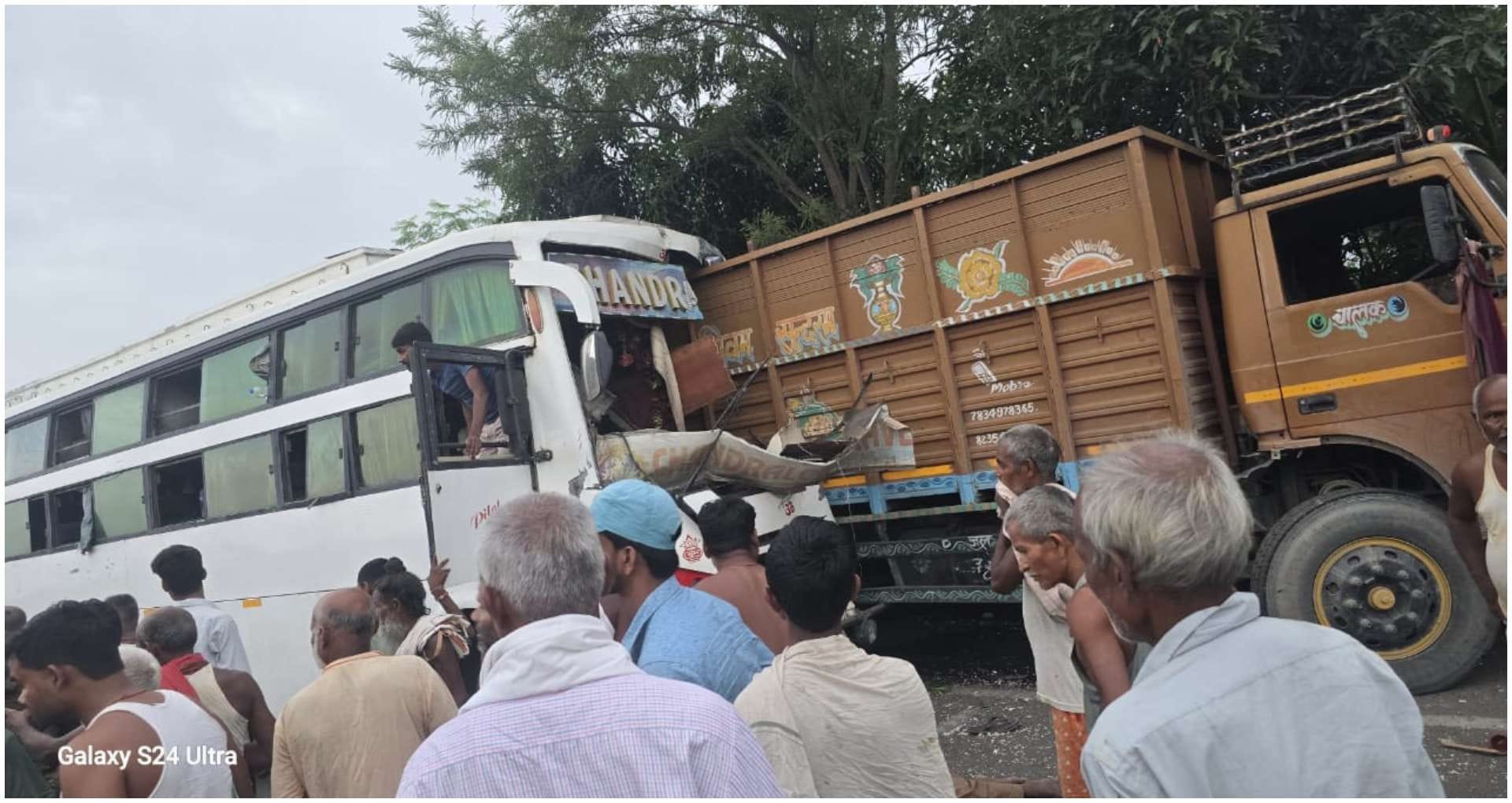 मौके पर मौजूद लोग