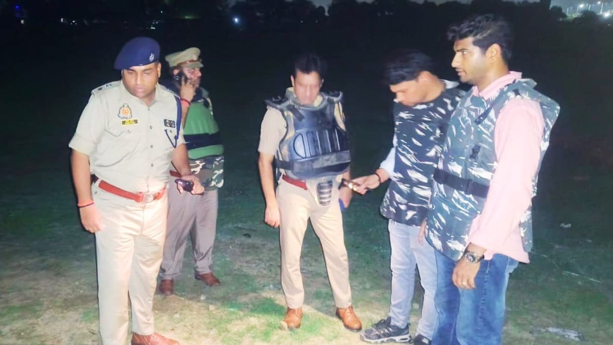 UP Encounter in Varanasi police shot and arrested two criminals pistol and cartridges recovered