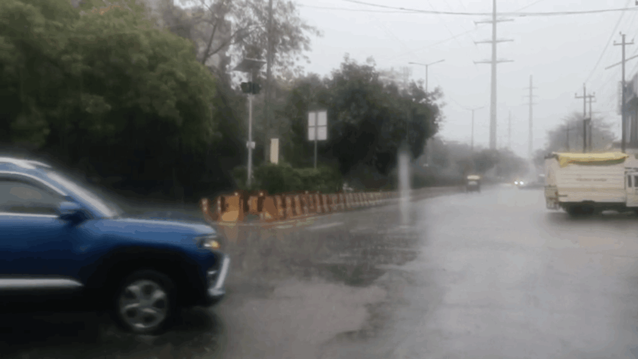 delhi ncr Rains weather faridabad rain and cloud in noida