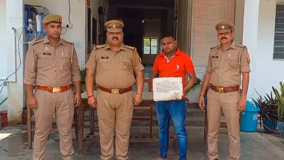 STF arrested accused in Sitapur who cheated girls  by promising them army recruitment