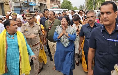 Mathura: गिरिराज जी की शरण में दिल्ली की सीएम, कहा- गोवर्धन परिक्रमा आत्मा को शांति तो मन को देती है ऊर्जा Delhi Chief Minister Rekha Gupta Govardhan Parikrama