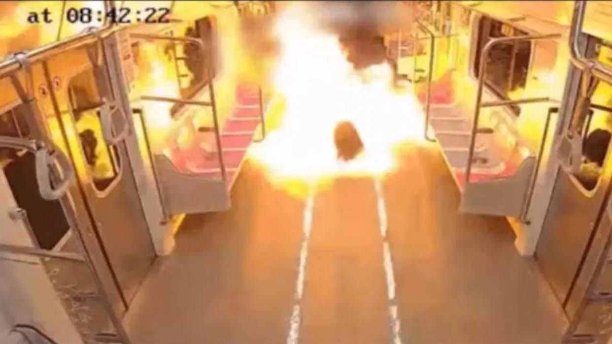 After getting divorced from his wife the husband single handedly set the entire metro on fire Video goes Viral