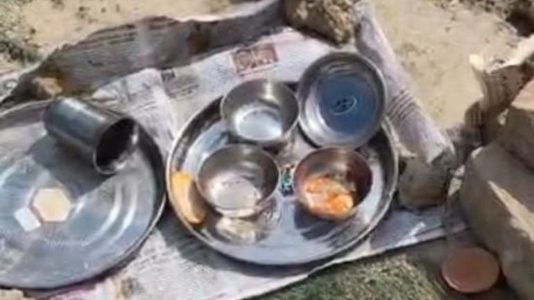 Murder case registered in suspicious death of mother son and daughter-in-law Riya father In Pratapgarh