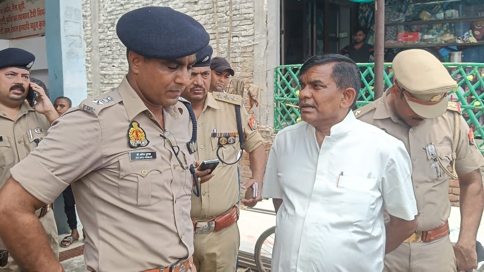 Murder case registered in suspicious death of mother son and daughter-in-law Riya father In Pratapgarh