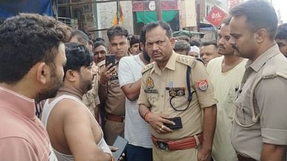 Murder case registered in suspicious death of mother son and daughter-in-law Riya father In Pratapgarh