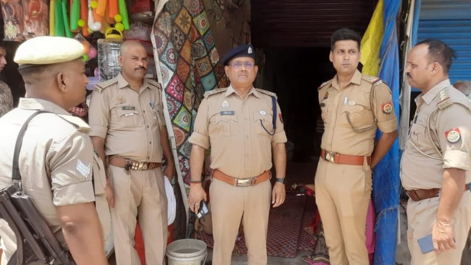 Murder case registered in suspicious death of mother son and daughter-in-law Riya father In Pratapgarh