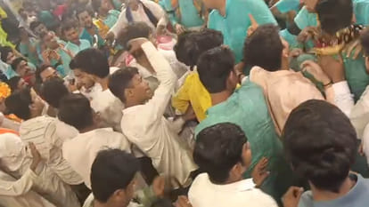 UP: Fight between two mandals during Rath Yatra in Kanpur, more than 10 injured