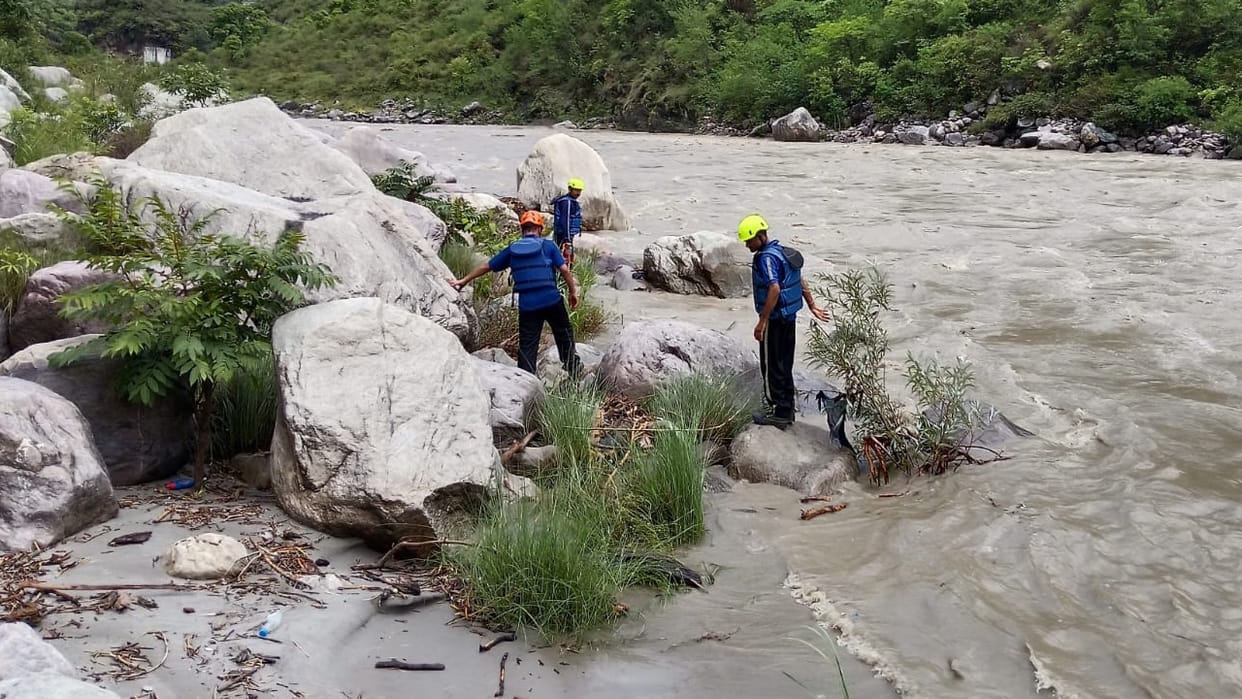 Rudraprayag bus accident missing girl body found death toll rises to five rescue operation underway