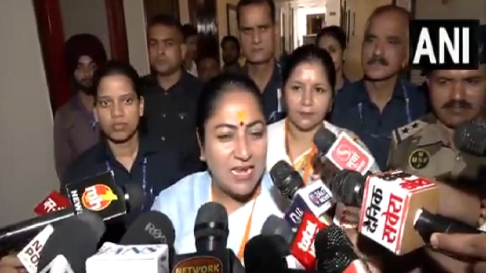 BJP Mahila Morcha organized a mock parliament