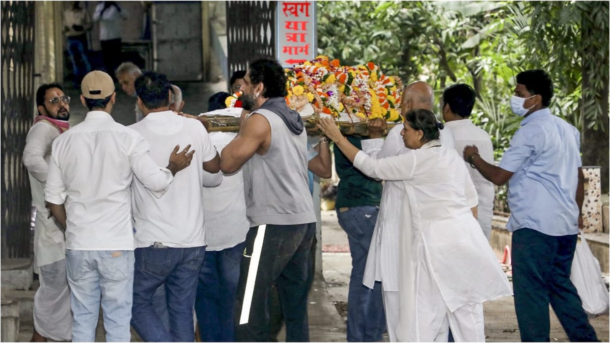Shefali Jariwala Death News Live: Cause Reason, Celebs reaction, Funeral Updates